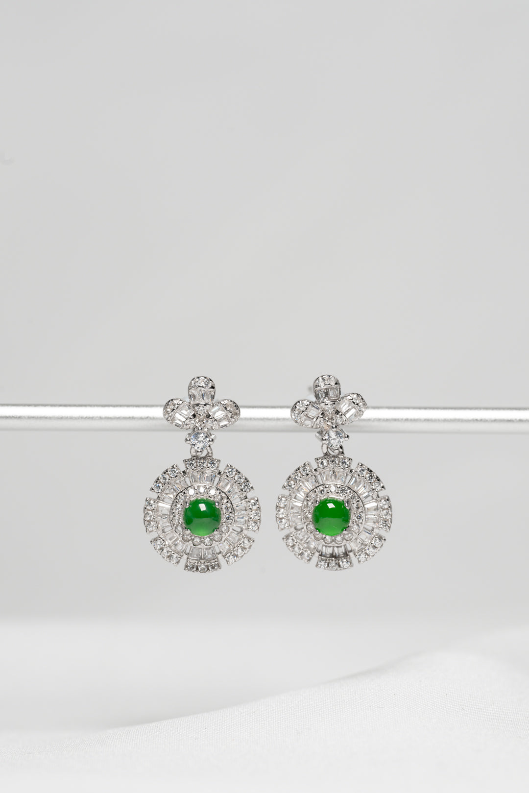 Egg-shaped earrings S925 silver jade