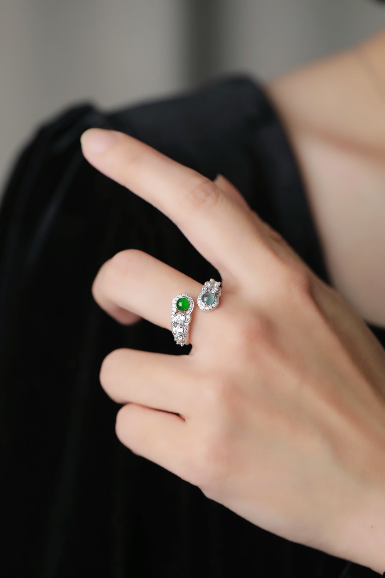 Two-tone egg-shaped ring S925 silver jadeite