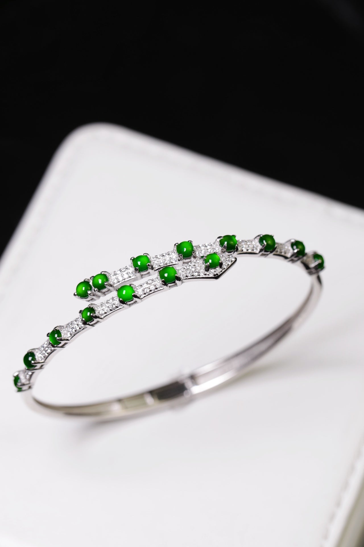 Egg-shaped bracelet S925 silver jadeite