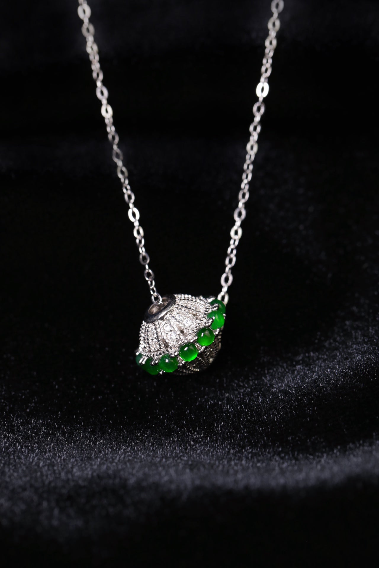 Rotating egg-shaped necklace S925 silver jade