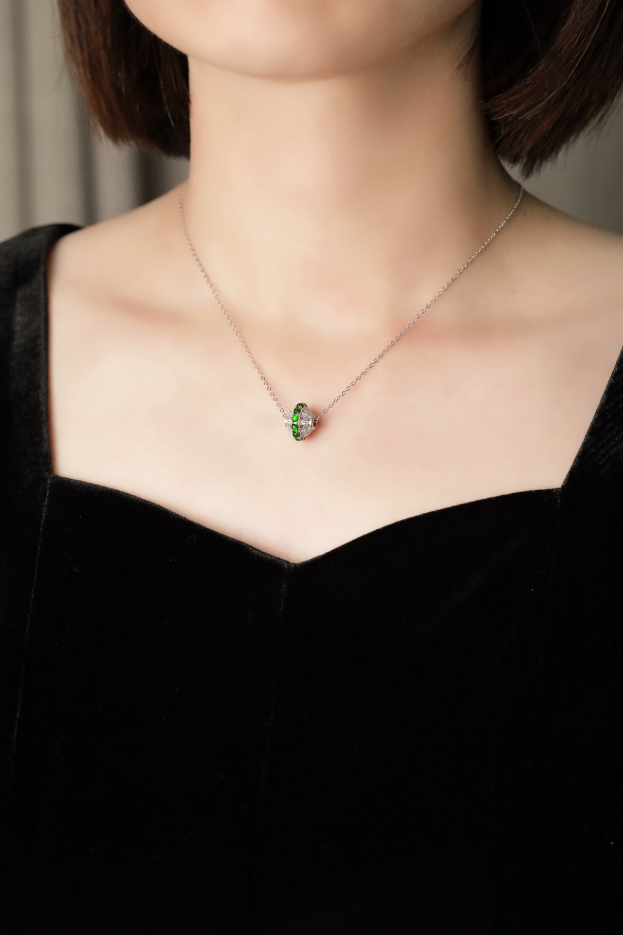 Rotating egg-shaped necklace S925 silver jade