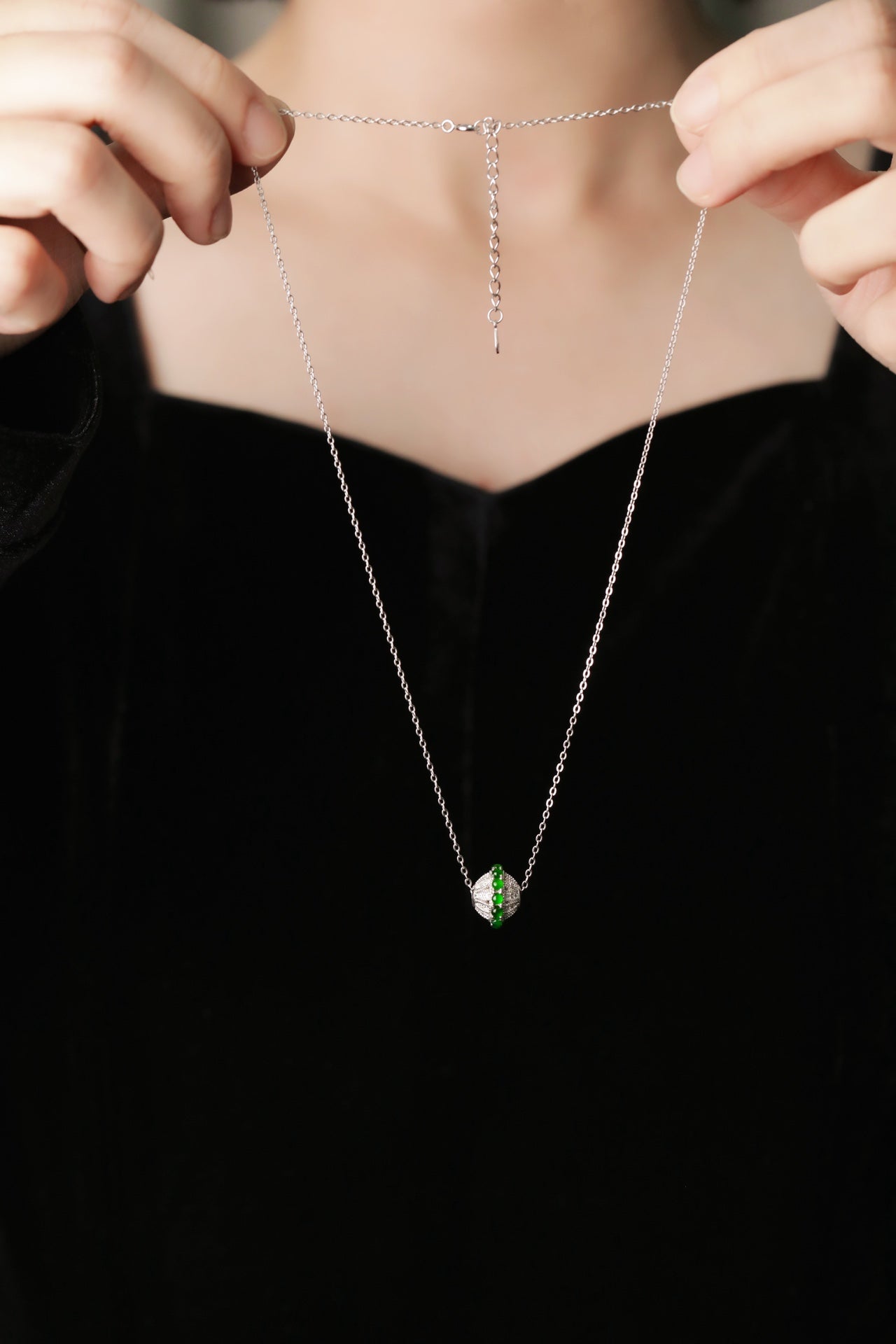 Rotating egg-shaped necklace S925 silver jade