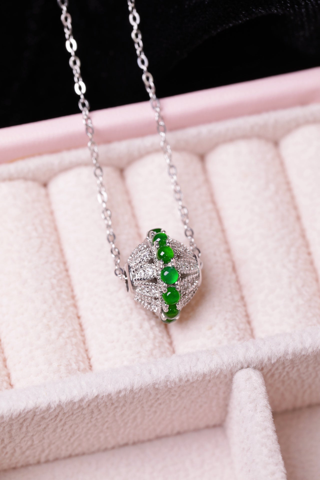 Rotating egg-shaped necklace S925 silver jade