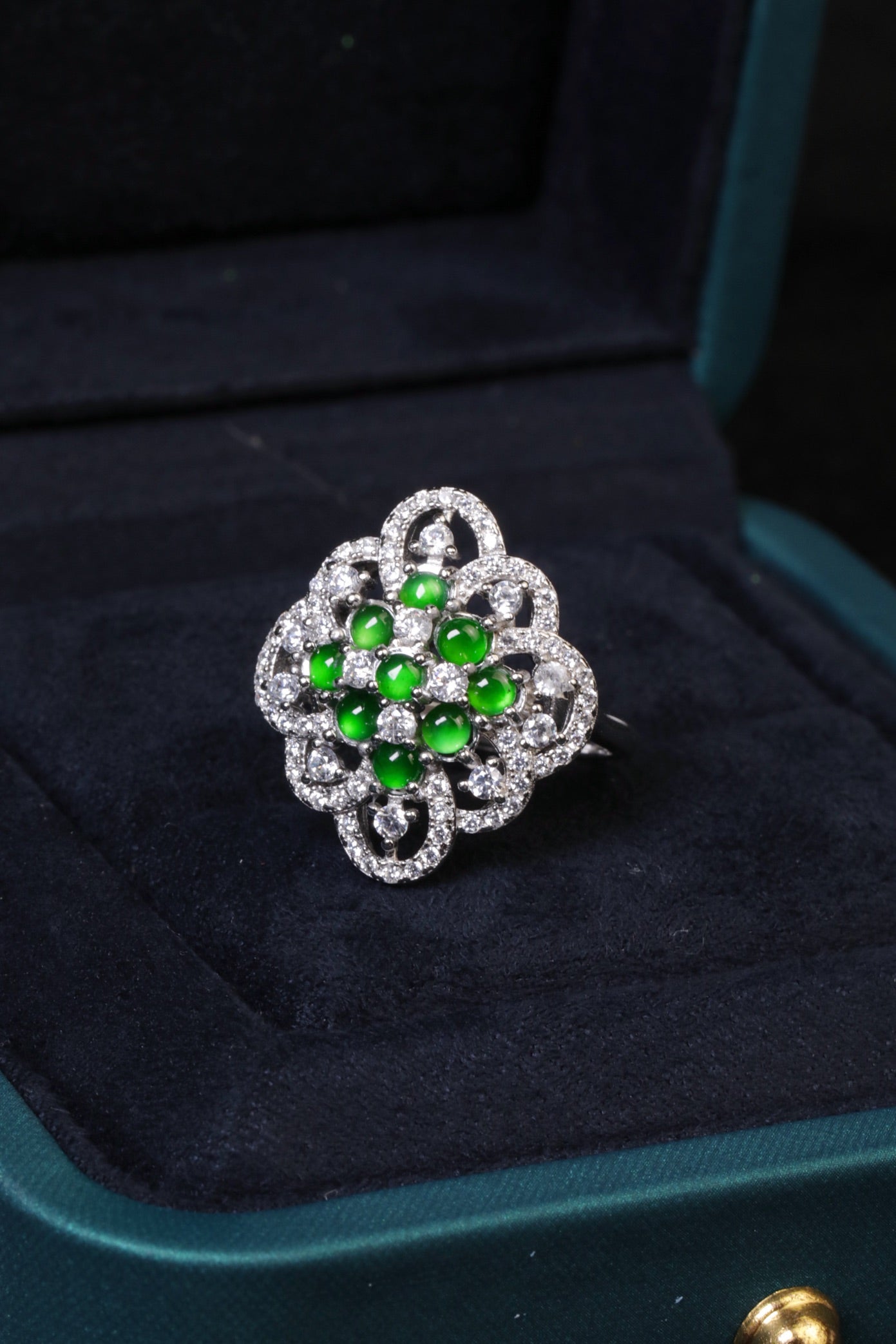 Diamond-shaped egg-shaped ring S925 silver jade