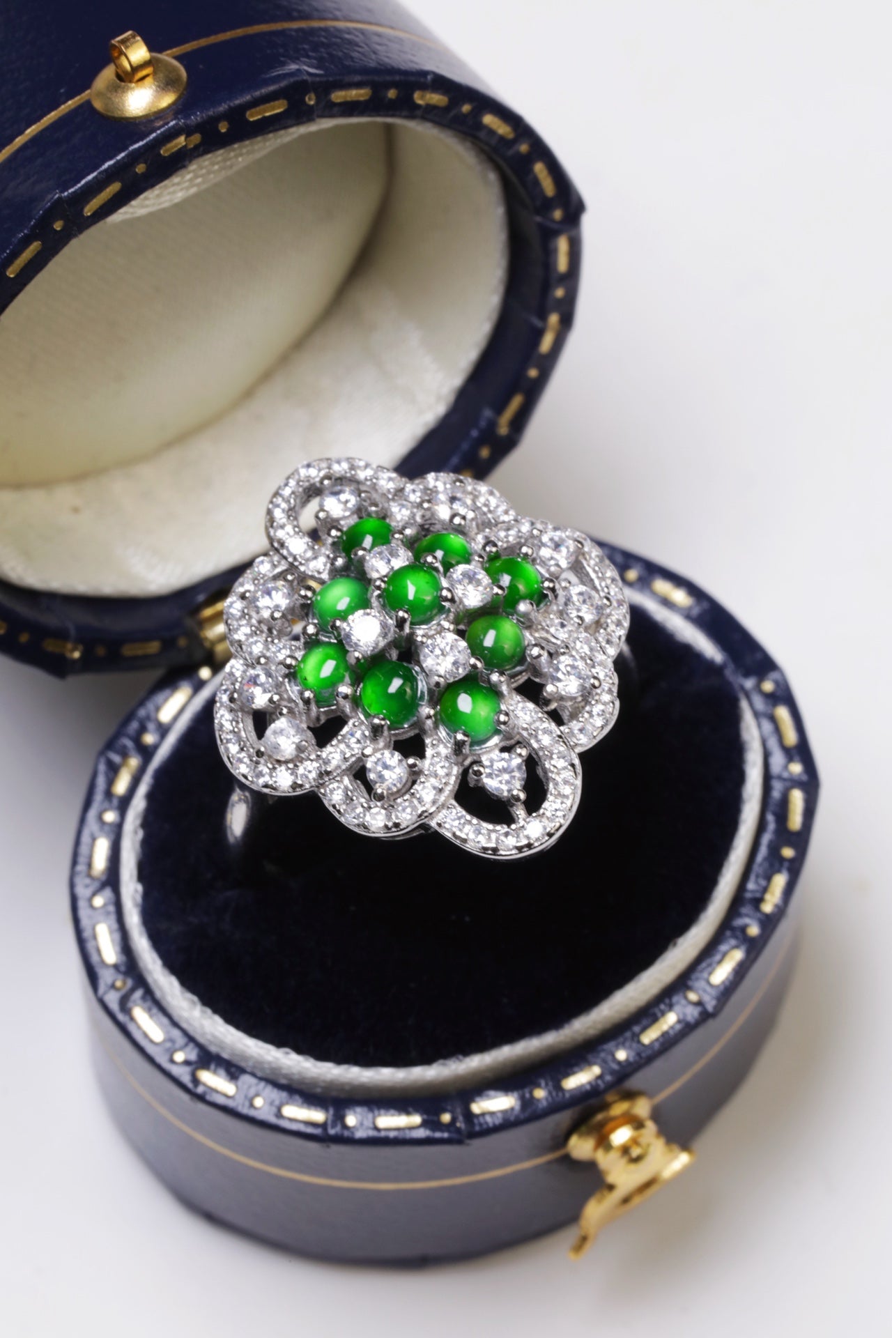 Diamond-shaped egg-shaped ring S925 silver jade