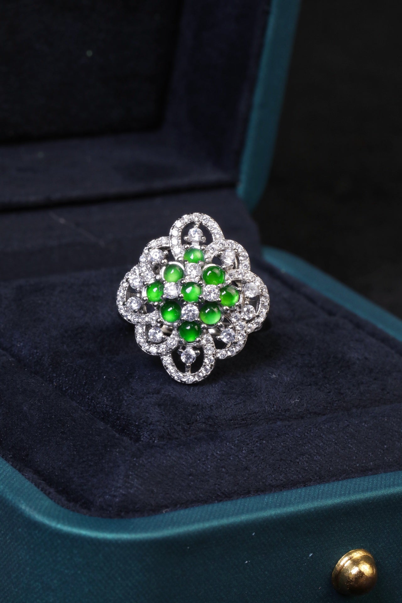 Diamond-shaped egg-shaped ring S925 silver jade