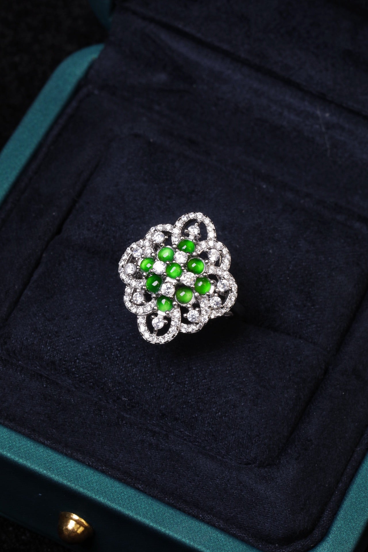 Diamond-shaped egg-shaped ring S925 silver jade