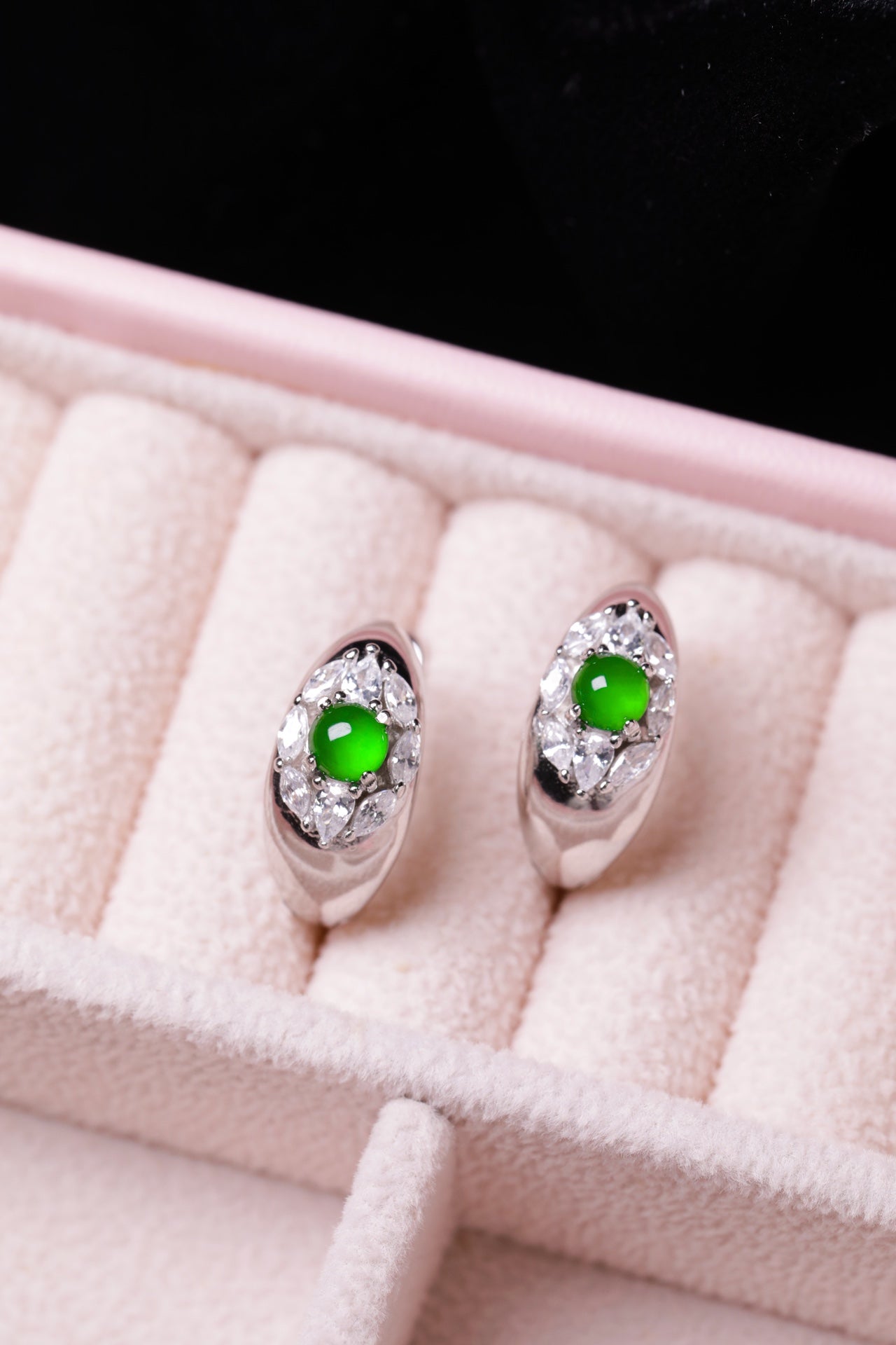 Egg-shaped earrings S925 silver Jade