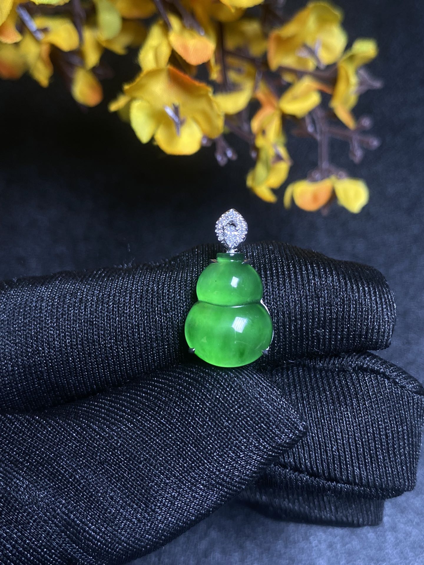 18K South African Diamond Gourd Pendant Jadeite