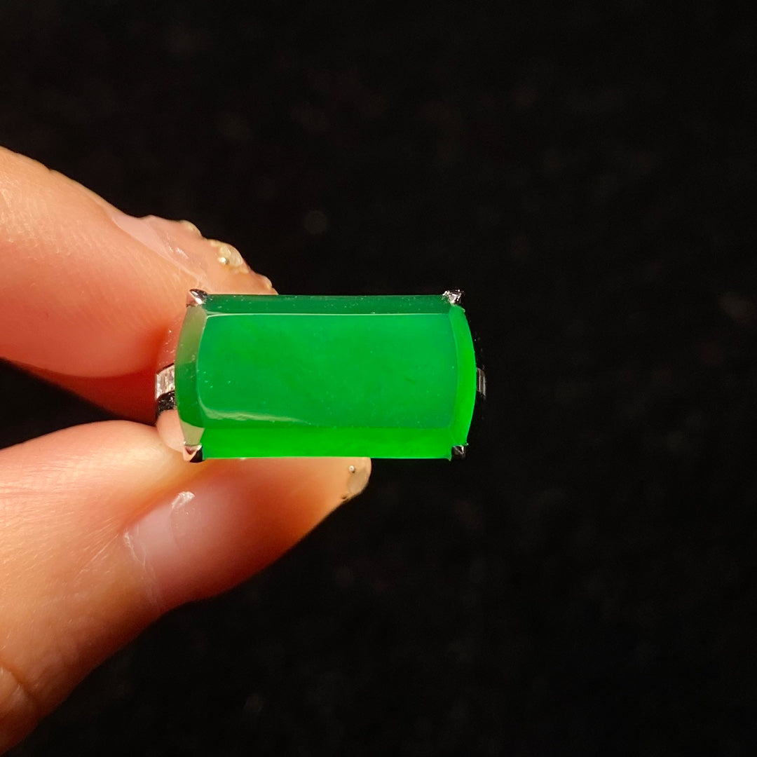 18K Saddle Ring Jadeite