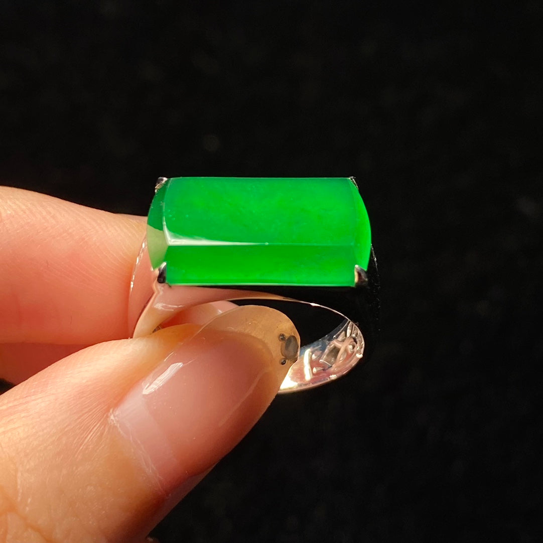 18K Saddle Ring Jadeite