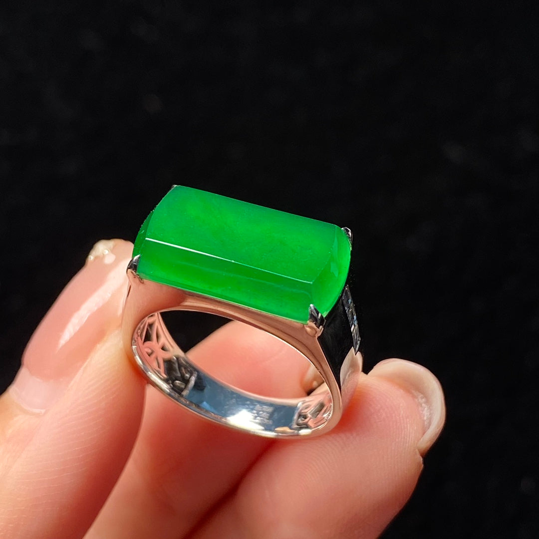 18K Saddle Ring Jadeite