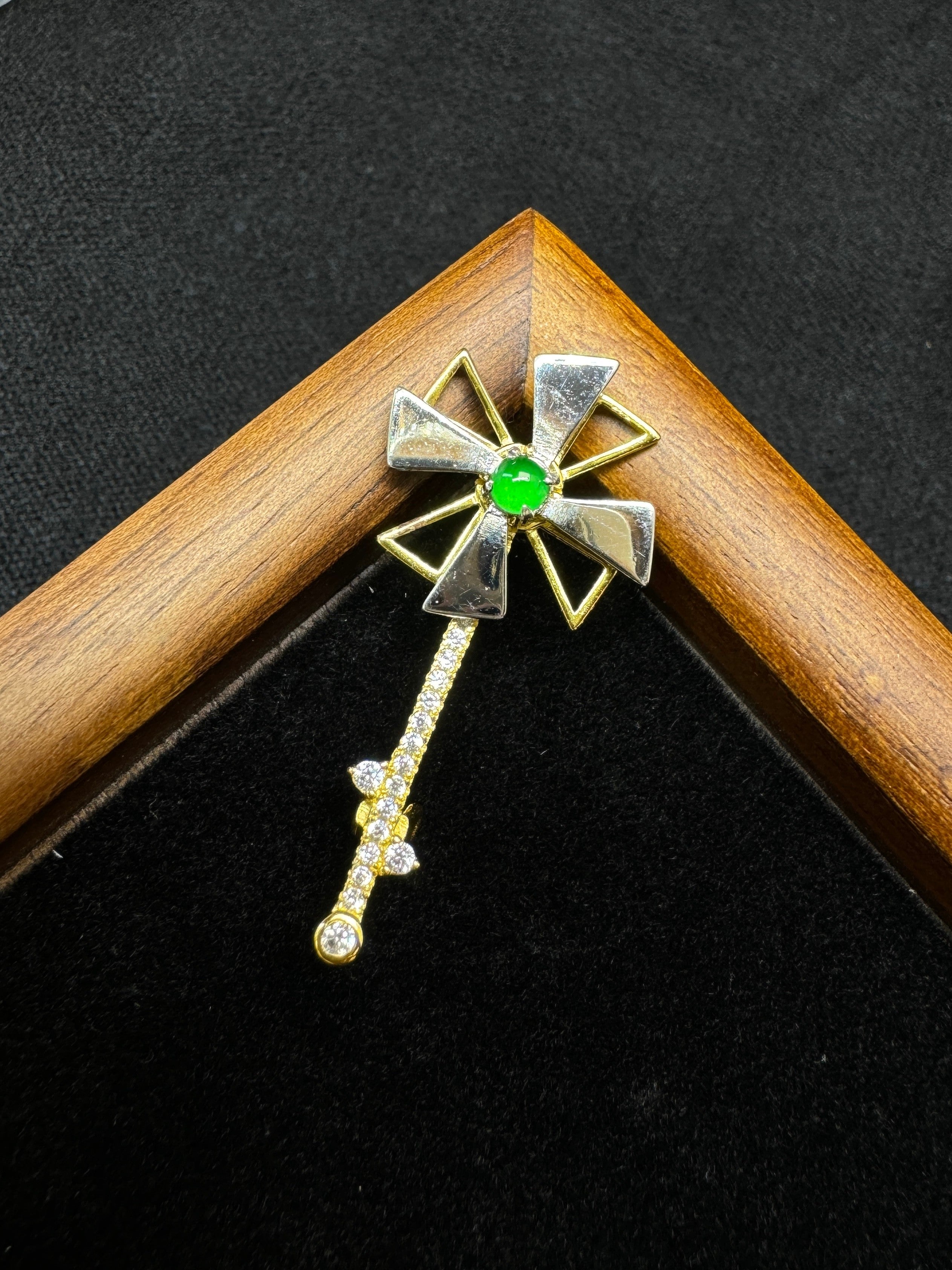 Rotatable Gold-Plated Windmill Brooch