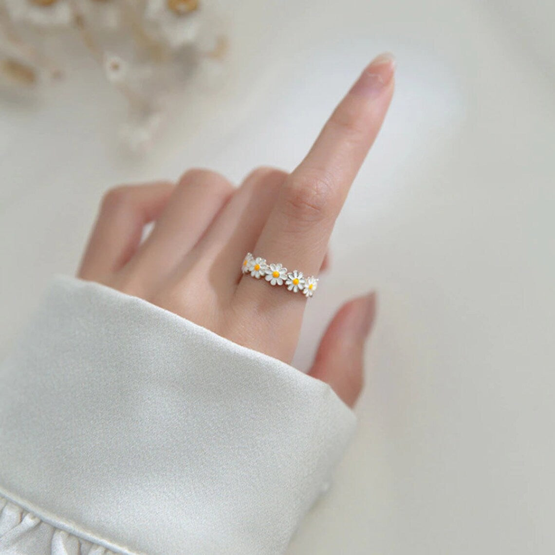 Adjustable Daisy Ring - Forest Style Fresh White Flower Resin Ring, Delicate Handcrafted Accessory