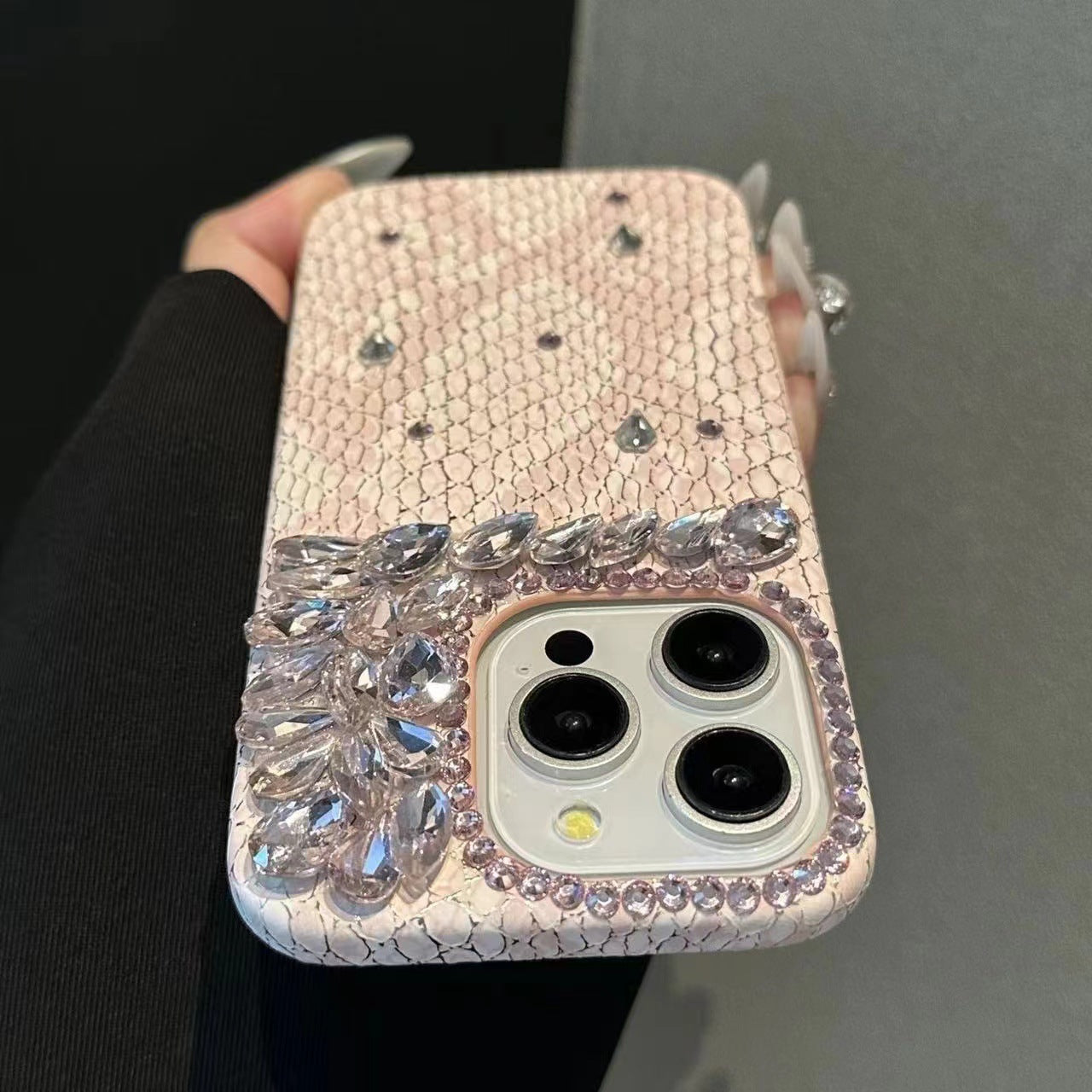 Stacked rhinestone snake pattern luxury mobile phone case suitable for iPhone series fashion stacked diamond protective case