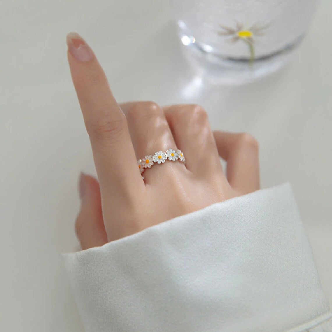 Adjustable Daisy Ring - Forest Style Fresh White Flower Resin Ring, Delicate Handcrafted Accessory